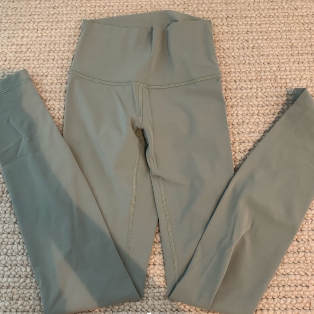 Lululemon Wunder Under Luxtreme leggings 25 7/8 2